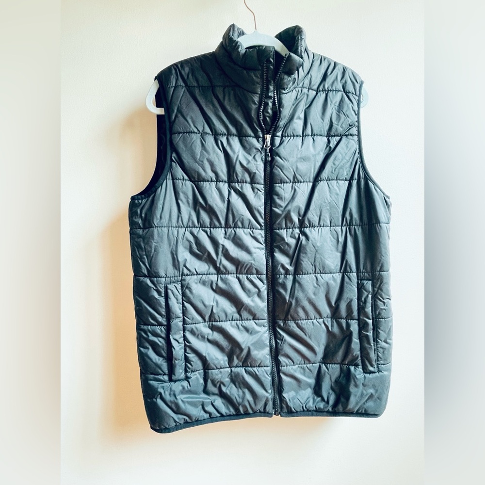 Swiss Tech Black Puffer Vest Size Medium